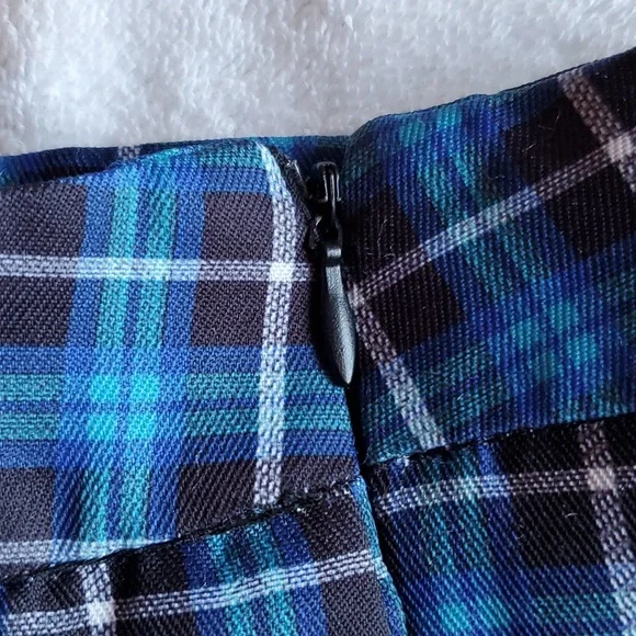Black and Blue Plaid Pleated Mini Skirt Size L Fully lined. - Picture 2 of 3